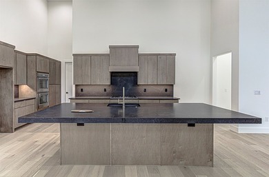 LOCK AND LEAVE CUSTOM HOME IN THE VILLA SECTION OF TUSCAN - photo 7
