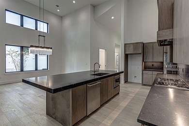 LOCK AND LEAVE CUSTOM HOME IN THE VILLA SECTION OF TUSCAN - photo 10