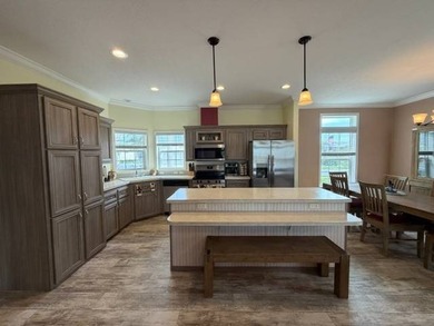 STUNNING POND & GOLF COURSE VIEWS - GOLF CART INCLUDED! - photo 2