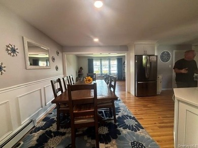 Beautiful 3 bedroom, 1 1/2 bath. Full basement with enclosed - photo 10