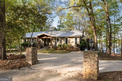 Lake Home For Sale in Hartwell, Georgia