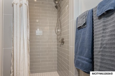 Why wait to build, move right into this stunning 5 bed, 3 bath - photo 11