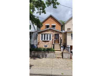 Beautifully maintained and updated single-family home offering - photo 2