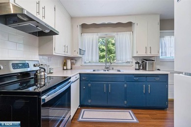 Welcome to coveted Fayal Township! This beautifully updated home - photo 12