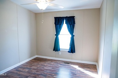 Beautifully updated 4-bedroom, 2-Bath homes offers modern - photo 13