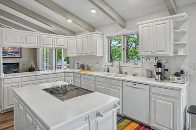 Nestled on a premier Lake Balboa street, this waterfront estate - photo 15