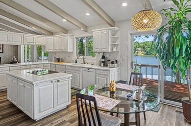 Nestled on a premier Lake Balboa street, this waterfront estate - photo 17
