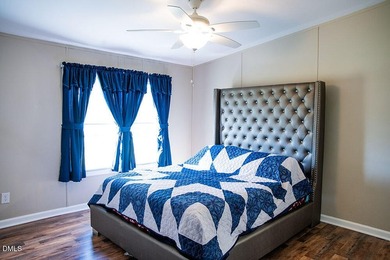 Beautifully updated 4-bedroom, 2-Bath homes offers modern - photo 17