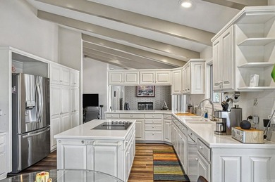 Nestled on a premier Lake Balboa street, this waterfront estate - photo 19