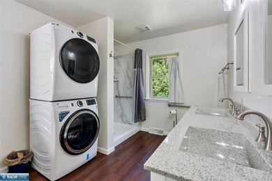 Welcome to coveted Fayal Township! This beautifully updated home - photo 19