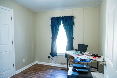 Beautifully updated 4-bedroom, 2-Bath homes offers modern - photo 20