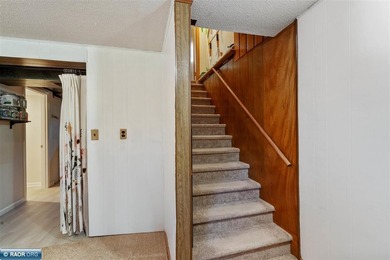 Welcome to coveted Fayal Township! This beautifully updated home - photo 22