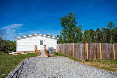 Beautifully updated 4-bedroom, 2-Bath homes offers modern - photo 22