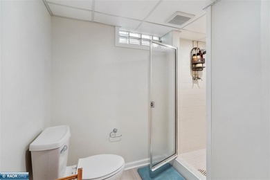 Welcome to coveted Fayal Township! This beautifully updated home - photo 25