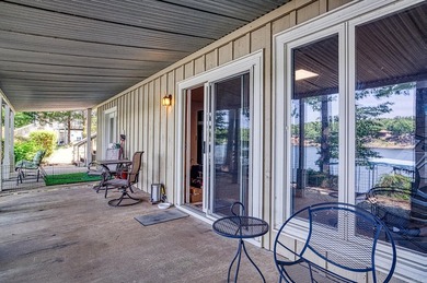 Nestled on a premier Lake Balboa street, this waterfront estate - photo 41
