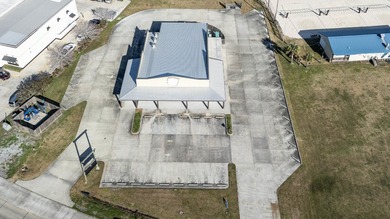 Recently built 5,003 SF meat market/restaurant on 1.059 acres