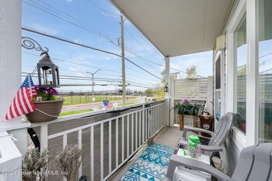 Lovely 2-bedroom detached home, just 10 years young, features - photo 1