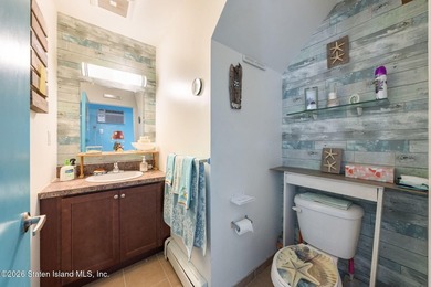 Lovely 2-bedroom detached home, just 10 years young, features - photo 6