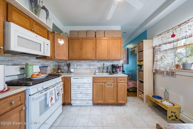 Lovely 2-bedroom detached home, just 10 years young, features - photo 9