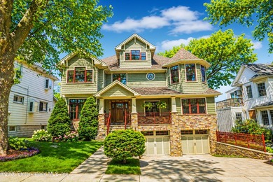 4 BEDROOMS! 4 BATHROOMS! WESTERLEIGH! Discover unparalleled - photo 1