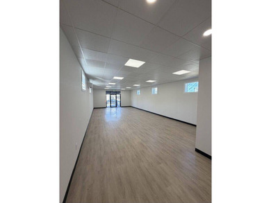 Retail | 1,078 SqFt Marketing description Commercial Property