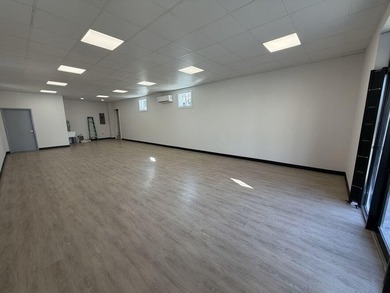 Retail | 1,078 SqFt Marketing description Commercial Property