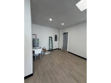 Retail | 1,078 SqFt Marketing description Commercial Property