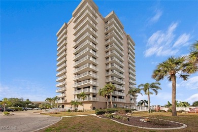 This is stunning 1st floor corner condo has an absolutely - photo 1