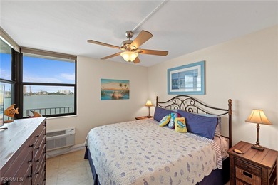 This is stunning 1st floor corner condo has an absolutely - photo 9