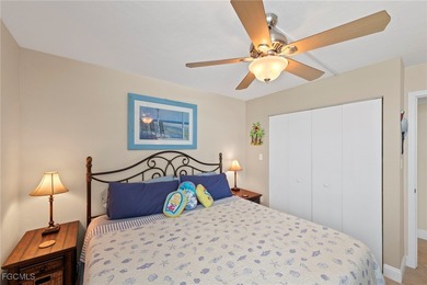 This is stunning 1st floor corner condo has an absolutely - photo 10