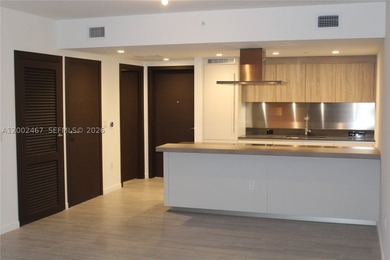 Experience luxury living in this beautifully finished unit - photo 3