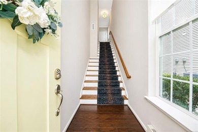 Superb condition, open floorplan, 9'ceilings,one car garage - photo 3