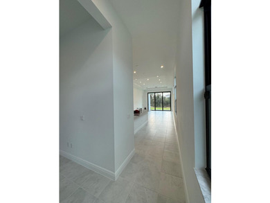 Better than new and vacant! Lightly lived in (approx. 8 months) - photo 12