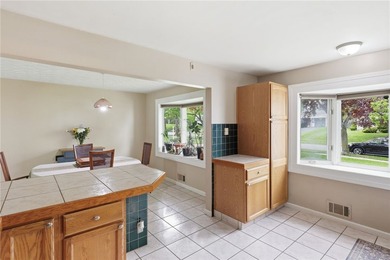 Welcome to effortless living in East Irondequoit, just moments - photo 15