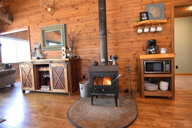 Nestled among mature pines and hardwoods, this adorable cabin - photo 15