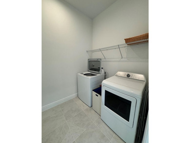 Better than new and vacant! Lightly lived in (approx. 8 months) - photo 16