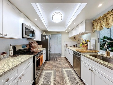 Pristine, remodeled, upgraded 4/2.5/2+ on fenced .34 acre lot - photo 17