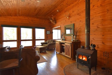 Nestled among mature pines and hardwoods, this adorable cabin - photo 17