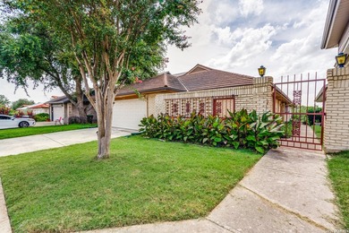 Rare custom home backing directly to a scenic city park with - photo 3