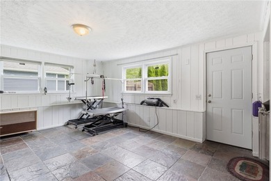Welcome to effortless living in East Irondequoit, just moments - photo 27