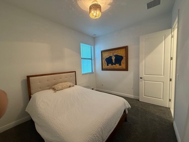 Better than new and vacant! Lightly lived in (approx. 8 months) - photo 29