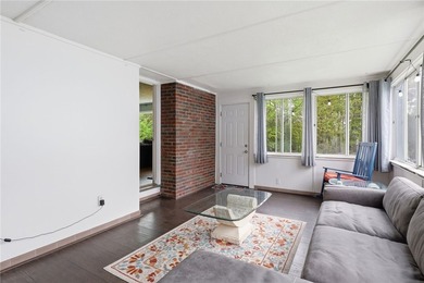 Welcome to effortless living in East Irondequoit, just moments - photo 31