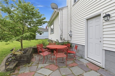 Welcome to effortless living in East Irondequoit, just moments - photo 32