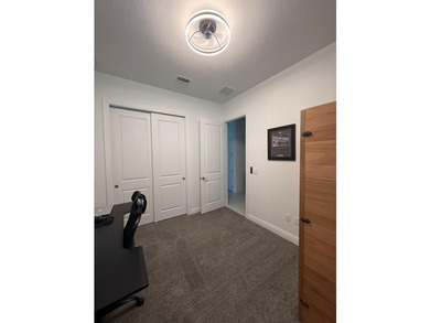 Better than new and vacant! Lightly lived in (approx. 8 months) - photo 32
