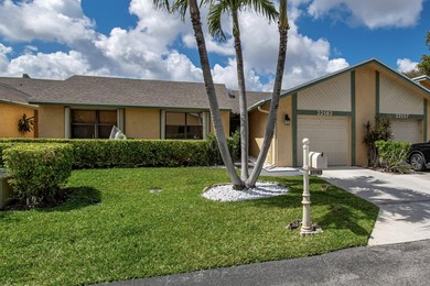 Come see this beautifully renovated 3BR 2BA Villa in the Heart - photo 2