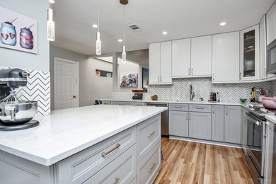 Come see this beautifully renovated 3BR 2BA Villa in the Heart - photo 10