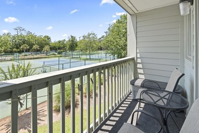 Welcome Home! This meticulously maintained 2 bedroom, 2 bathroom - photo 2