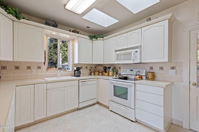 LAKEFRONT COASTAL RETREAT! Enjoy Approximately 90 feet of - photo 3