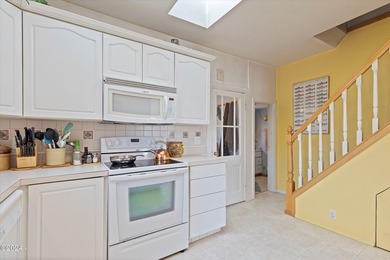 LAKEFRONT COASTAL RETREAT! Enjoy Approximately 90 feet of - photo 4