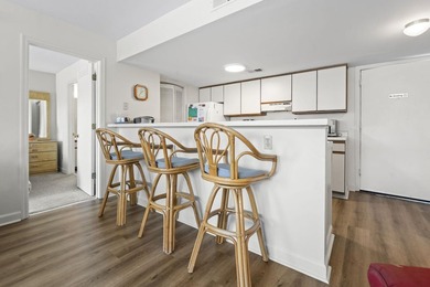 Welcome Home! This meticulously maintained 2 bedroom, 2 bathroom - photo 6